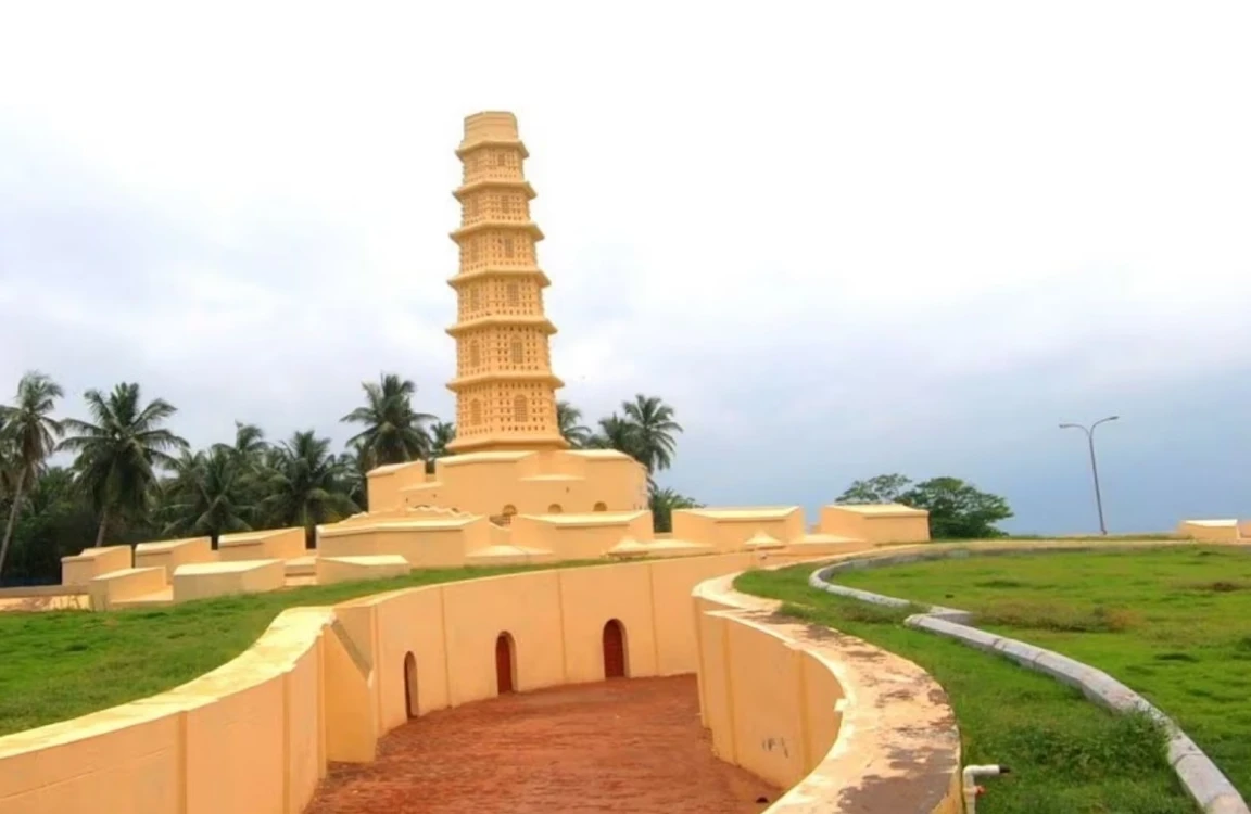 manora-fort-01
