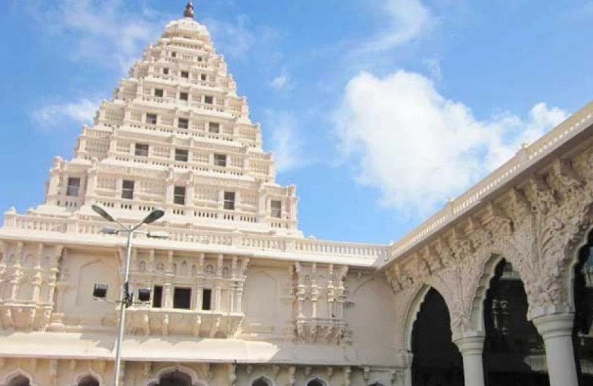 thanjavur-royal-palace-and-art-gallery-01